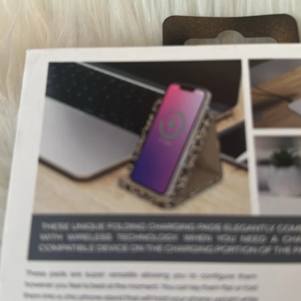 NEW• Phunktree Chic Folding Wireless Charging Pad & Stand